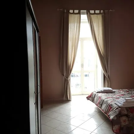 La Regina Di Cuori Апартаменты Неаполь